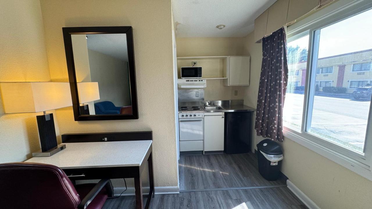 Americas Best Value Inn New London Mystic Екстериор снимка