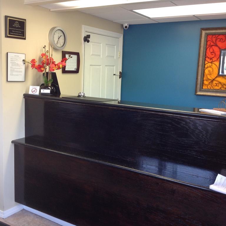 Americas Best Value Inn New London Mystic Екстериор снимка
