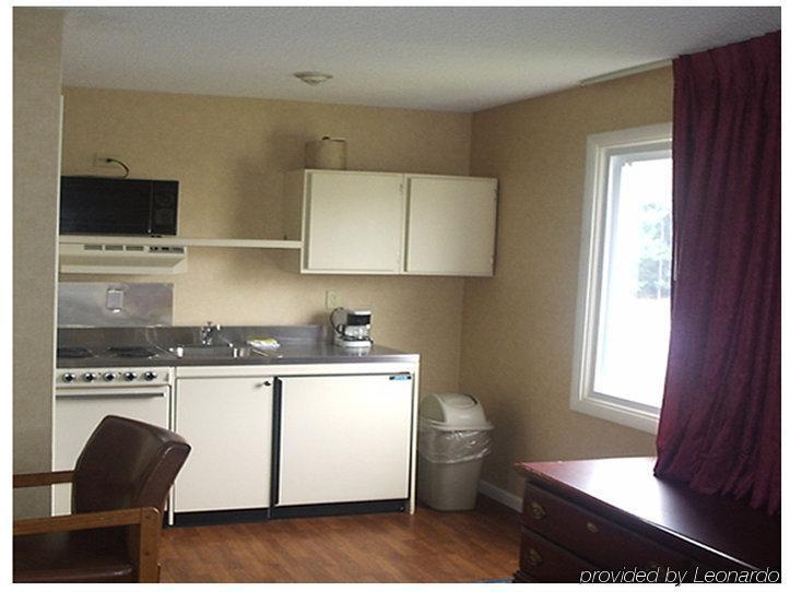 Americas Best Value Inn New London Mystic Стая снимка