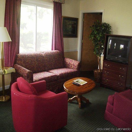 Americas Best Value Inn New London Mystic Стая снимка