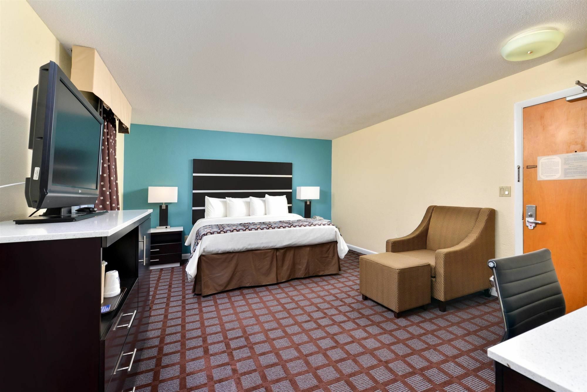 Americas Best Value Inn New London Mystic Екстериор снимка