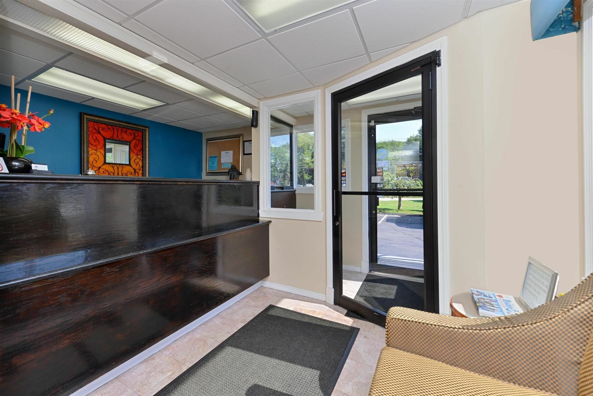 Americas Best Value Inn New London Mystic Екстериор снимка
